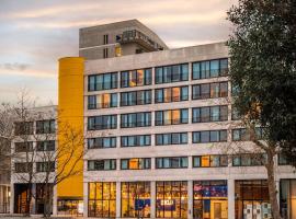 Eklo Hotels Nantes Centre - &Icirc;le de Nantes, hotel a prop de Aeroport de Nantes Atlantique, a Nantes