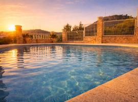 Sunny Private Pool Retreat with Terrace Calafell, Hotel in Calafell