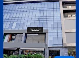 Super Townhouse PBG Mall Vashi, khách sạn ở Turambhe