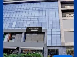 Super Townhouse PBG Mall Vashi