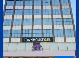 Super Townhouse Oak LB Nagar Ramoji, hotel cerca de Aeropuerto Internacional Rajiv Gandhi, Hyderabad