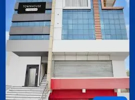 Super Townhouse Narholi Bridge Mathura