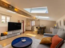 Duplex de charme avec 2 Chambres, Climatisation & Parking en Centre-Ville