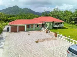 Ridge Royale with Hot Tub, Home Cinema, Mountain View & Waterfalls