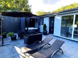 Beautiful house with large terrace and jacuzzi