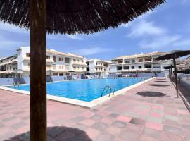 Cosy flat with a swimming pool 350 metres from the beaches, Hotel in Santa Pola