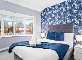 Three Bedroom House - Garden - Parking - Fast Wi-Fi 121JA