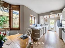 Spacious Windsor Stay with Garden, Free Parking