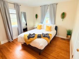 Cozy Private Queen Room 3 with Desk TV and WiFi near Yale，哈姆登的飯店