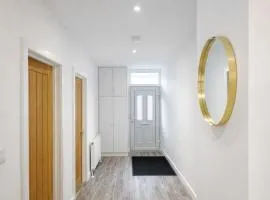 Room in Light-Filled Home with Private Garden