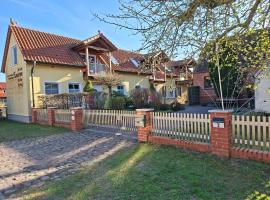 Ferienhaus Kamerun an der Elbe โรงแรมในDamnatz