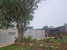 Matusadona Guest Lodge, hotel i Hillcrest