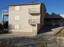 Americana Karlobag Apartments