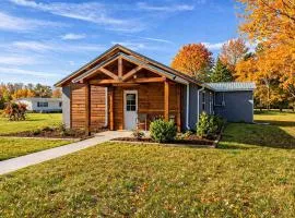 Hoots Cottage - Gazebo - Fire Pit - Prime Location - Family Friendly