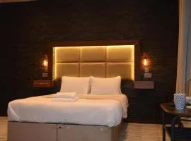 Afan Valley Aparthotel - Room 7 with Parking & WiFi for Contractor Stays