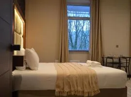 Afan Valley Aparthotel - Room 8 with Fast WiFi & Parking for Contractors