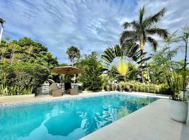 private villa with private pool, hotel in Aborlan
