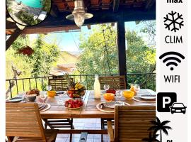 LA VIGNERONNE 12 pers piscine wifi climatisation، فندق في Murviel