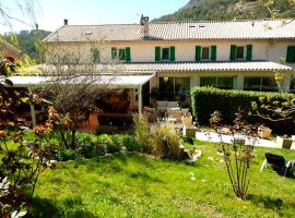 Hôtel Restaurant Le Lachens, hotel v mestu La Bastide