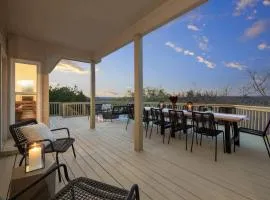 Luxury Retreat Hot Tub & Large Deck