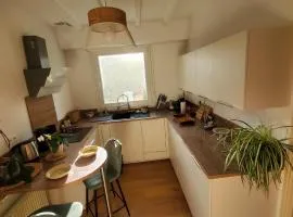 Maison au calme avec jardin près du Château, forêt et plage