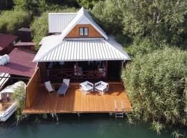 Dori Cottage, khách sạn ở Ada