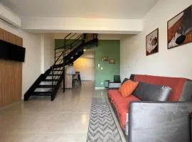 Loft no Centro c/ mezanino e vaga p/ 4 pessoas