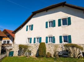 Authentique ferme savoyarde près d'Évian-Léman, khách sạn ở Larringes