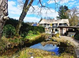 Exclusive forest villa with private spa natural swimming pool: Soesterberg şehrinde bir otel