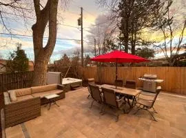 BBQ, Hot Tub, Patio, Sunroom + Games!