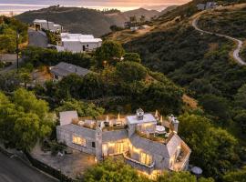 Le Petit Chateau du Jardin by AvantStay, hotel u gradu Malibu Bič