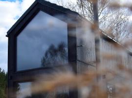 LasHouse 2 - Drewniany domek z widokiem na jezioro, hotel a Bronków