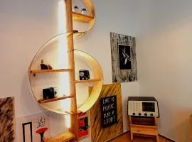 Casa 40th-Music Wood House