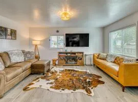 Near Ocean & Redwood National Park! Home w/ Yard