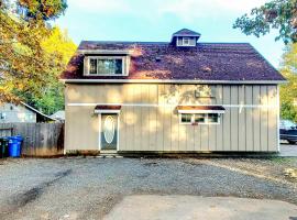 Explore Caves & Coast! Family-Friendly Oregon Stay, hotel i Cave Junction
