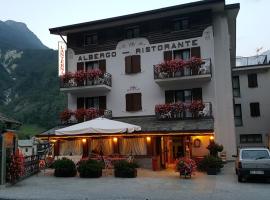 Hotel La Lanterna, hotel in Chiesa in Valmalenco