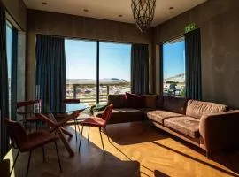 Cozy cabin with a private hot tub