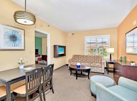 Condo near Universal Studios with Pool & Hot Tub, khách sạn ở Orlando