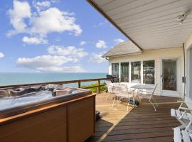 Lake Michigan Getaway by Juniper Holiday + Home, hotel sa New Buffalo