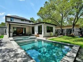 7BR Private Villa with Heated Pool & Outdoor Oasis