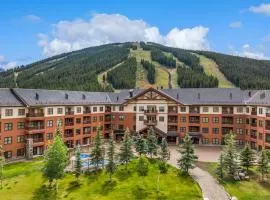 Steps to Superbee Lift with Hot Tubs & Mountain Views