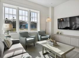 Luxury Bay St Louis Condo Old Town BSL, hotel v destinácii Bay Saint Louis