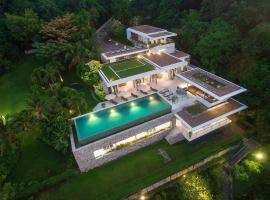 Villa Skyfall Thailand Phuket, Hotel in Strand Panwa