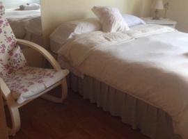 Dormitorio con baño privado, hôtel à Mar del Plata