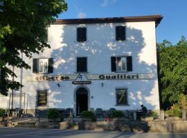 Albergo Ristorante Gualtieri โรงแรมในบาร์เบริโน ดิ มูเจลโล