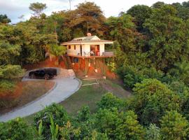 Villa Vista Hermosa - with breathtaking ocean view & WiFI, hotel i Quepos