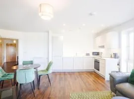 Spacious modern apartment near Bicester Village