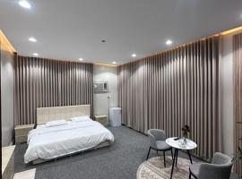 غرفه نوم ماستر بدوره مياه, Hotel in Qurayyat