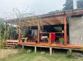 Casa con amplio deck y barbacoa en Punta Pinar