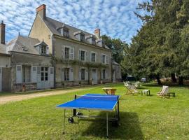 Marchenoir에 위치한 호텔 Château familial confortable avec animaux admis - FR-1-491-336